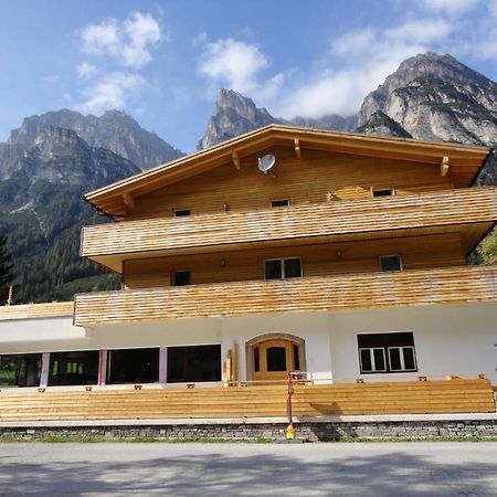 Gschnitzerhof Apartment Bagian luar foto