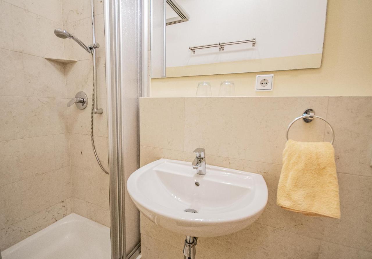 Gschnitzerhof Apartment Bagian luar foto
