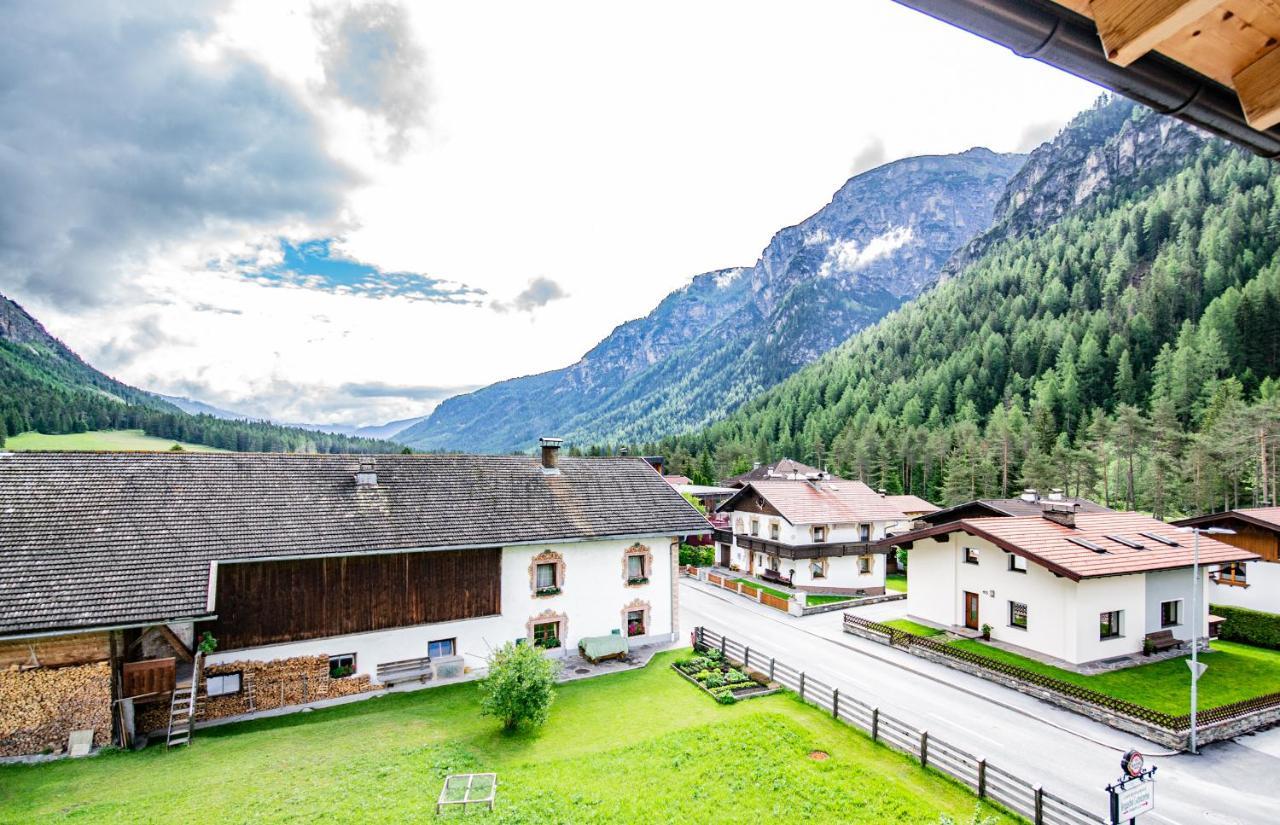 Gschnitzerhof Apartment Bagian luar foto