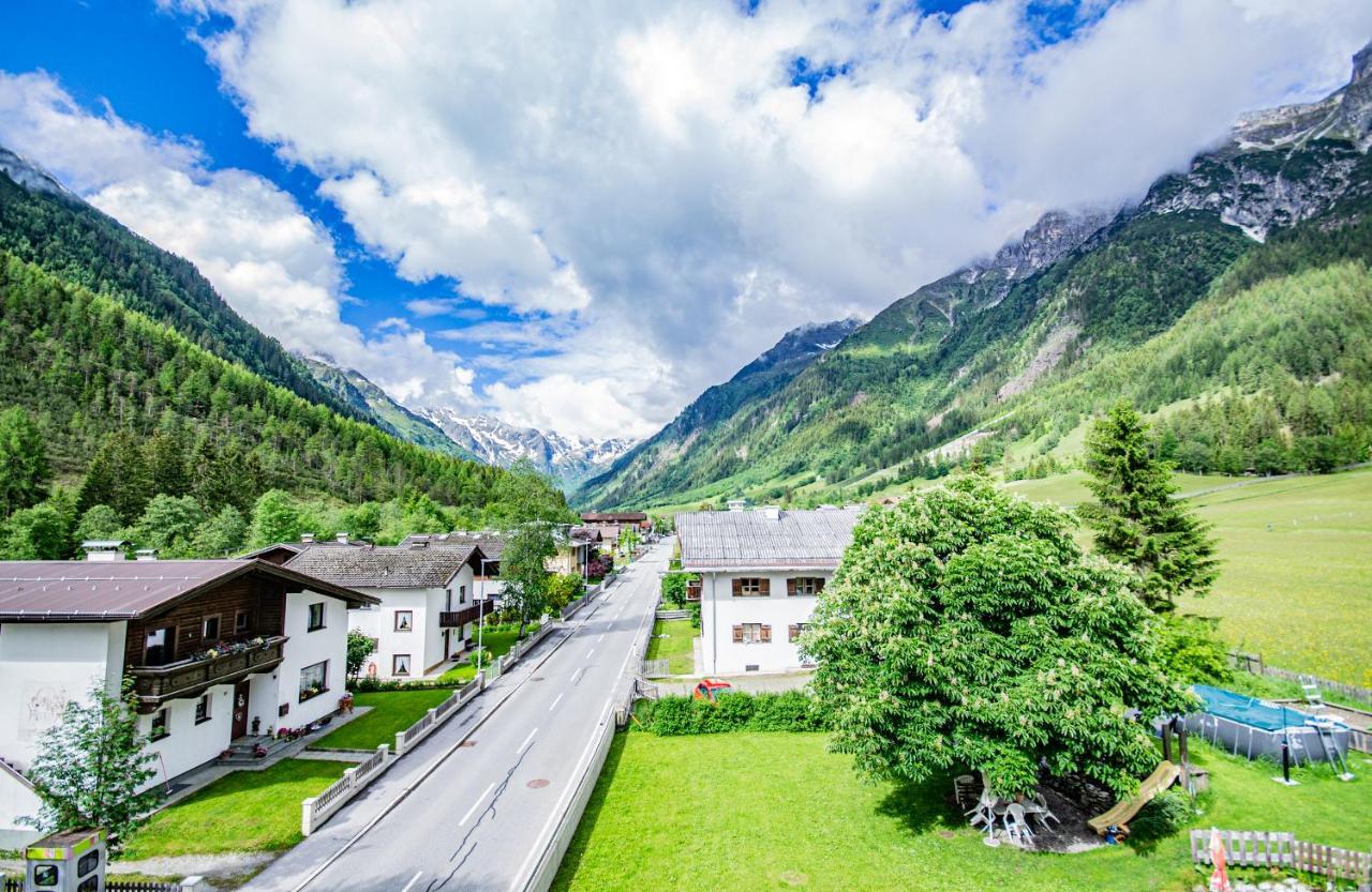 Gschnitzerhof Apartment Bagian luar foto