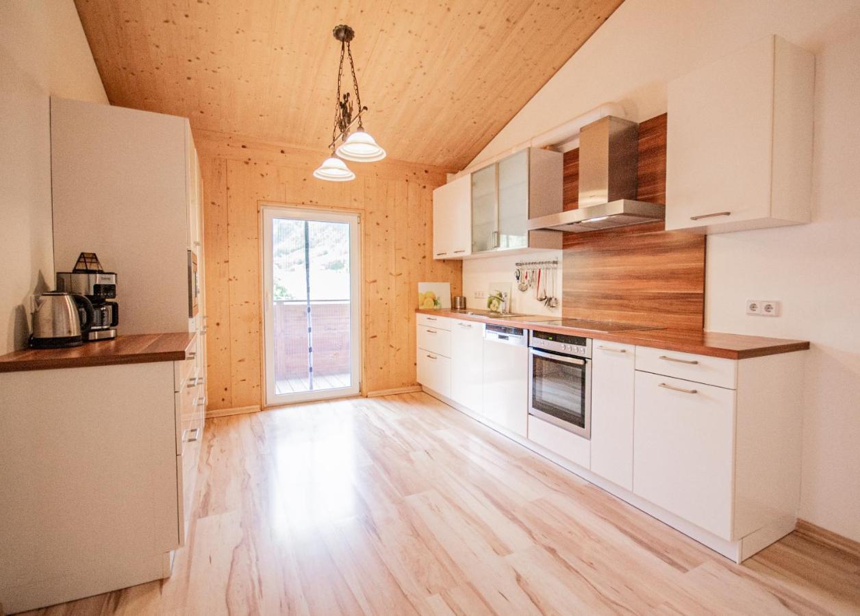 Gschnitzerhof Apartment Bagian luar foto